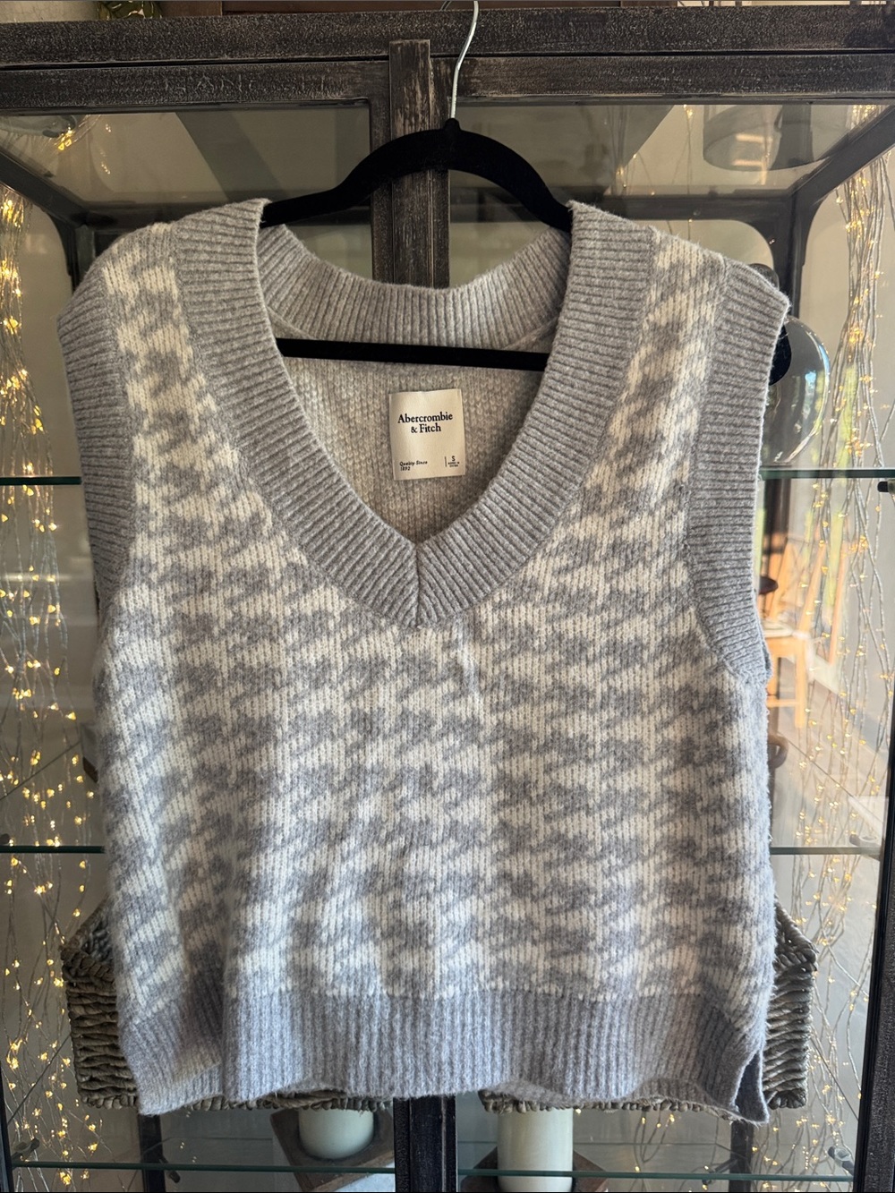 Abercrombie & Fitch Light Gray Houndstooth V-Neck Sweater Vest